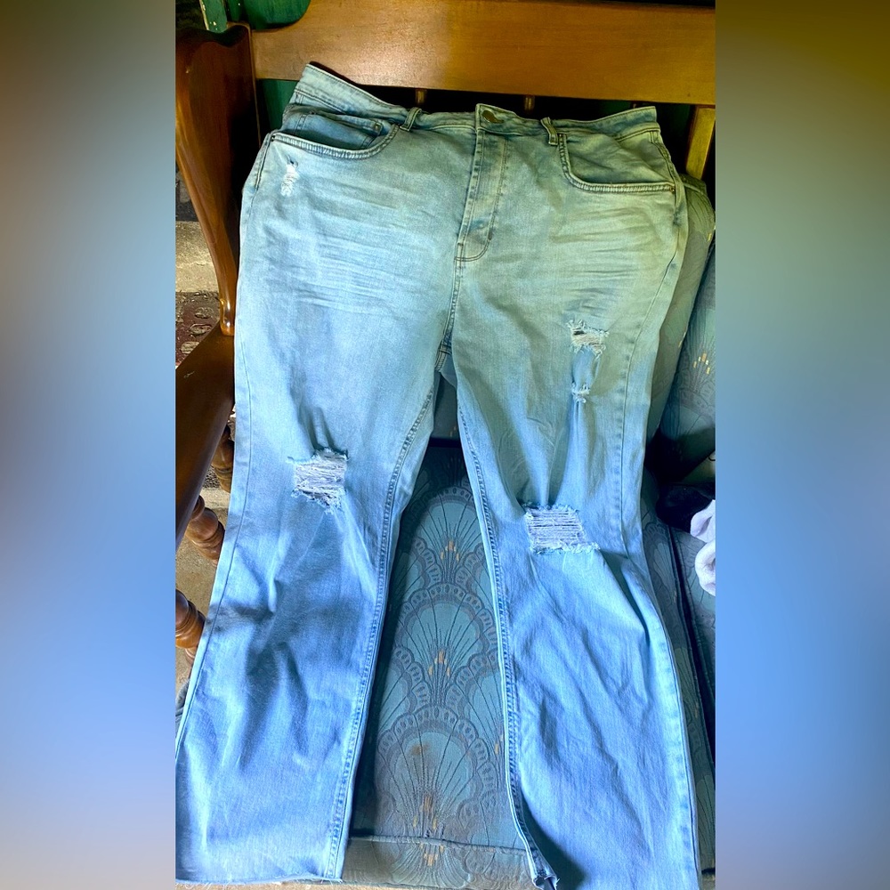 No Boundaries Ripped Blue Jeans
